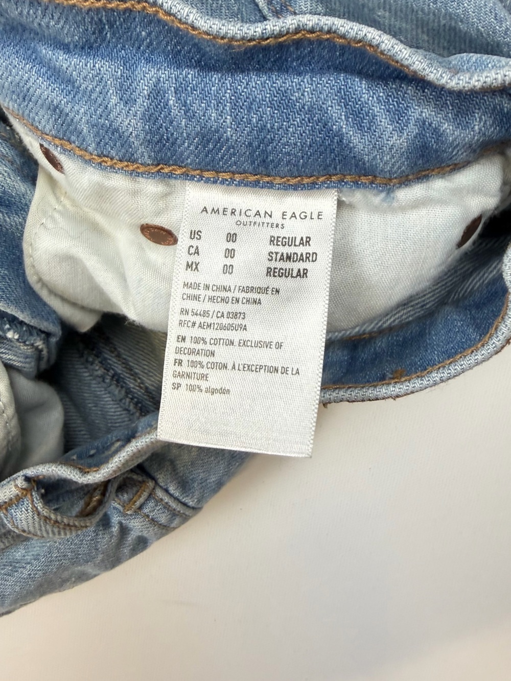 AMERICAN EAGLE 00 HIGH RISE STRAIGHT LEG DISTRESSED JEANS LIGHT WASH - Picture 5 of 9